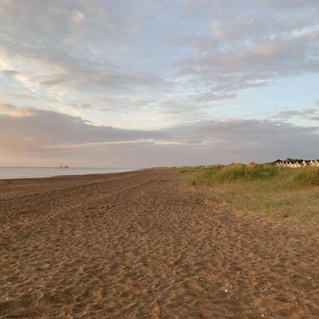 Shore Lodge. 4 Bed Bungalow Only Mtrs From The Beach. Sleeps 8 Sutton-on-Sea Bagian luar foto
