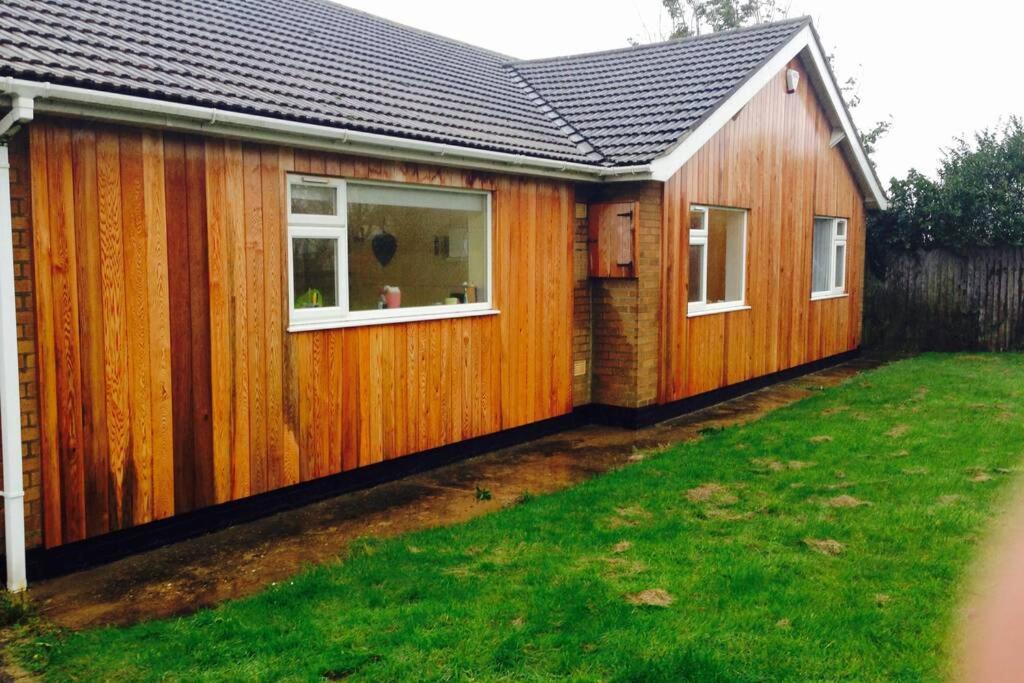 Shore Lodge. 4 Bed Bungalow Only Mtrs From The Beach. Sleeps 8 Sutton-on-Sea Bagian luar foto
