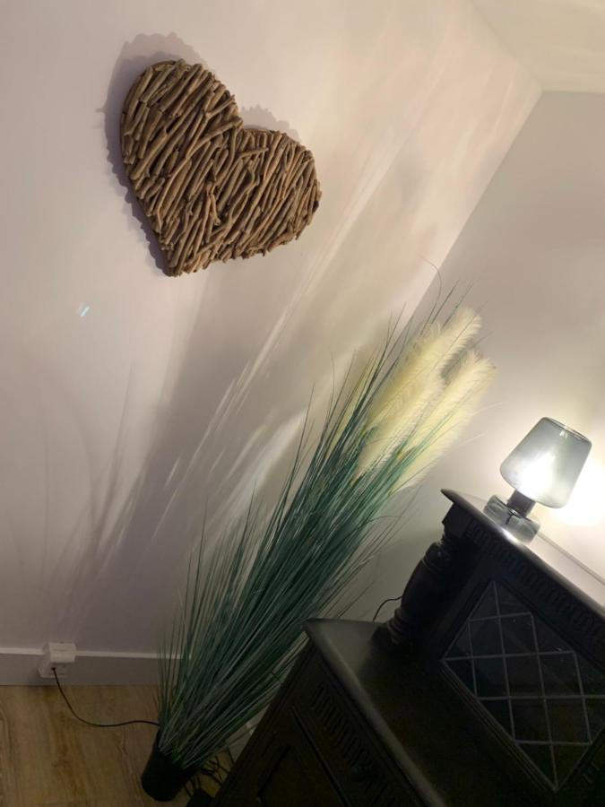 Shore Lodge. 4 Bed Bungalow Only Mtrs From The Beach. Sleeps 8 Sutton-on-Sea Bagian luar foto