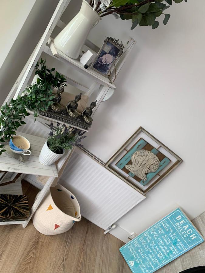 Shore Lodge. 4 Bed Bungalow Only Mtrs From The Beach. Sleeps 8 Sutton-on-Sea Bagian luar foto
