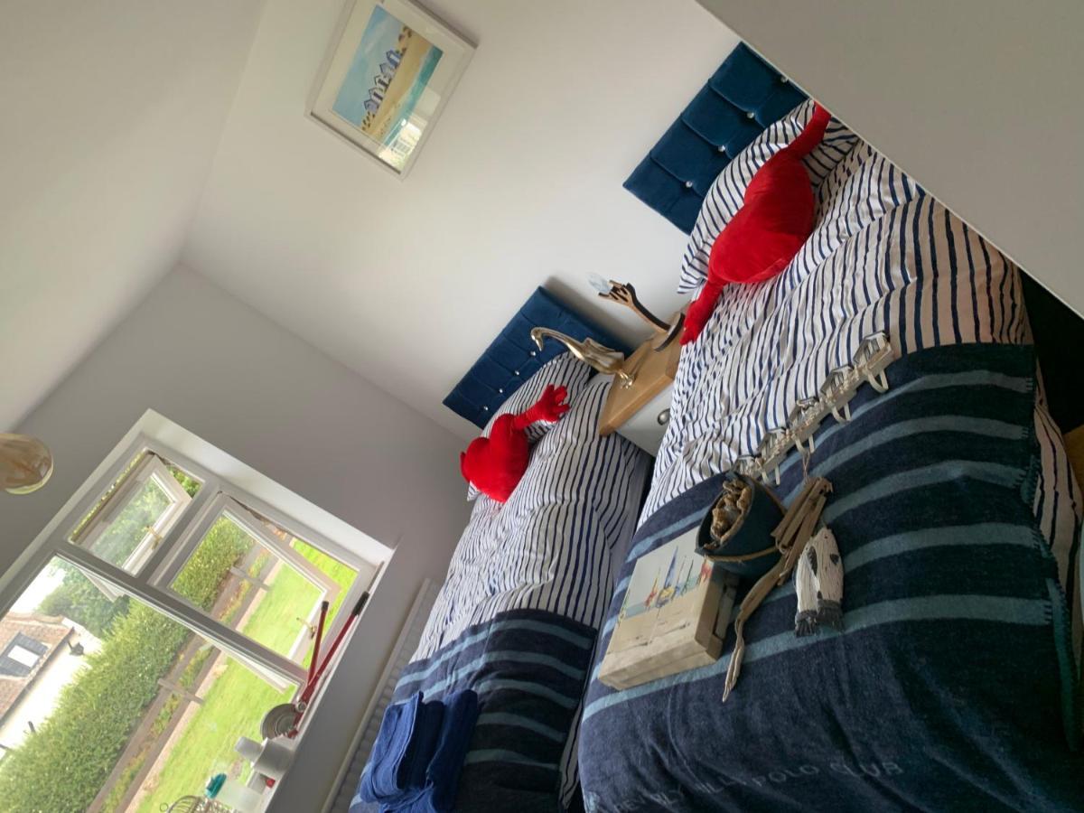 Shore Lodge. 4 Bed Bungalow Only Mtrs From The Beach. Sleeps 8 Sutton-on-Sea Bagian luar foto