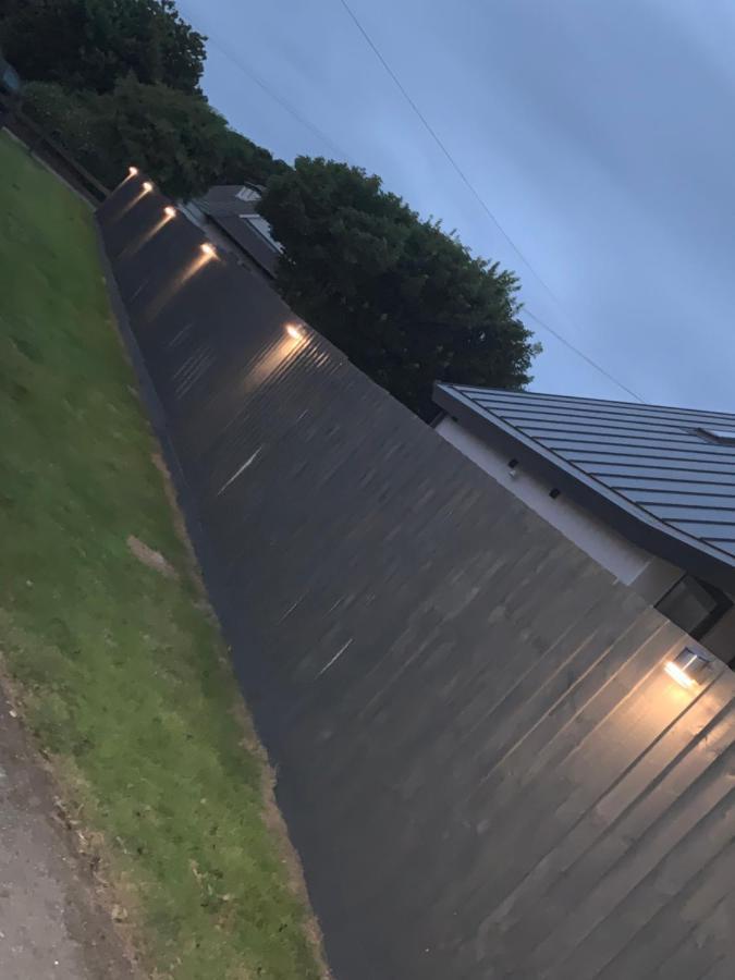 Shore Lodge. 4 Bed Bungalow Only Mtrs From The Beach. Sleeps 8 Sutton-on-Sea Bagian luar foto